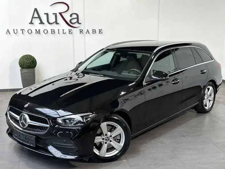 Obsidianschwarz Gebraucht 2021 Mercedes C220 Avantgarde Kombi | 29.749 € (Guter Preis) - Bild 1/2