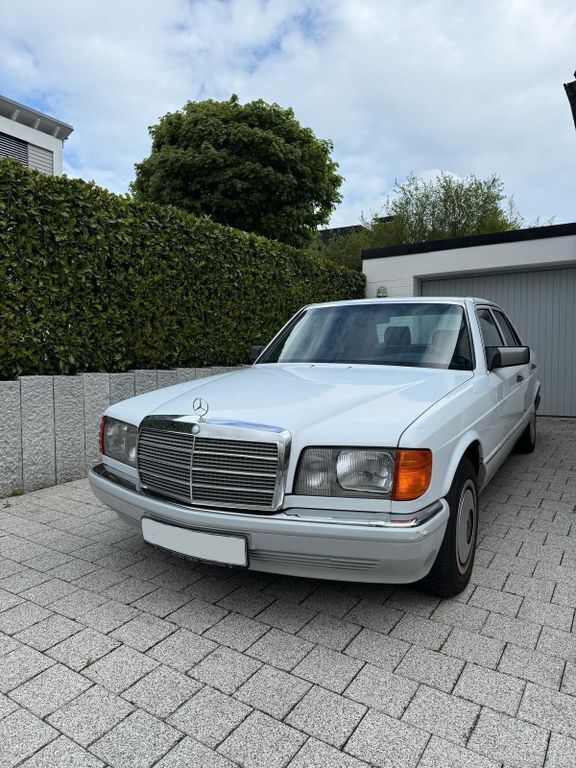 Weiß Gebraucht 1989 Mercedes 420 SE Limousine | 13.000 € - Bild 1/4
