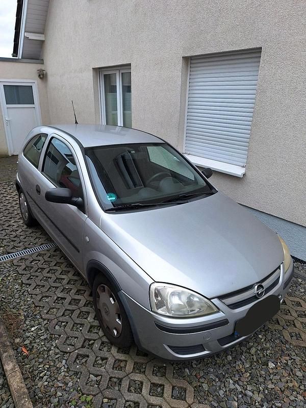 Grau Gebraucht 2006 Opel Corsa Kleinwagen | 300 € (Superpreis) - Bild 1/4