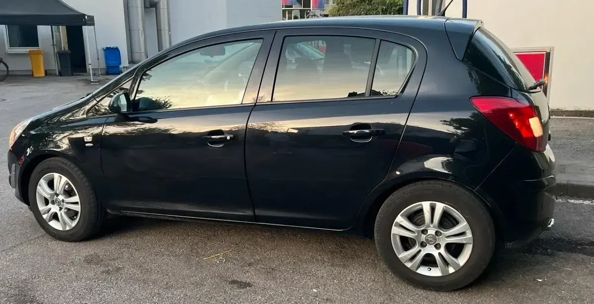 Gebraucht Opel Corsa 101 PS (74 kW) 2011 Schwarz Kleinwagen