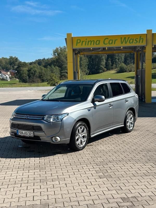 Silber Gebraucht 2014 Mitsubishi Outlander SUV | 9.700 € (Fairer Preis) - Bild 1/4