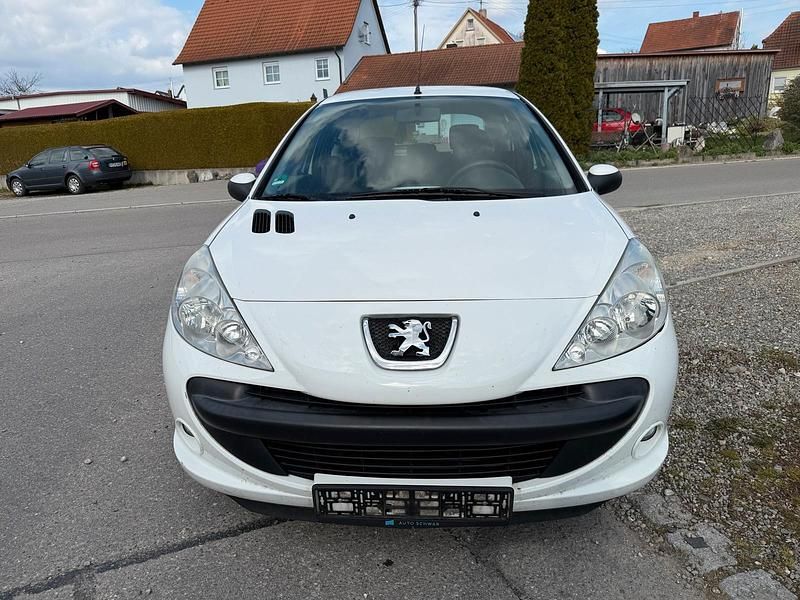 Gebraucht Peugeot 206+ 60 PS (44 kW) 2012 Weiß Kleinwagen