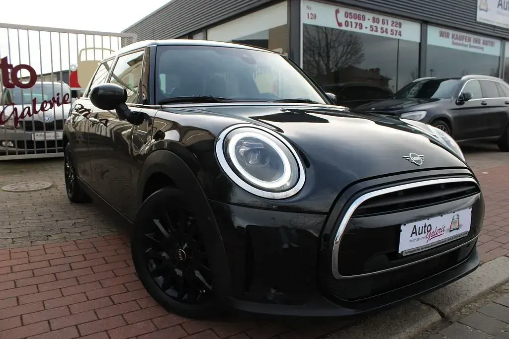 Gebraucht Mini Cooper Classic 136 PS (100 kW) 2023 Schwarz Kleinwagen