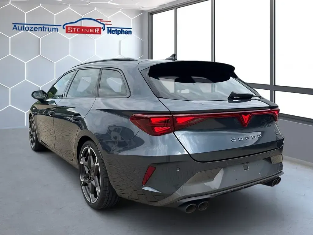 Neu Cupra Leon VZ 333 PS (244 kW) 2025 Grau Limousine
