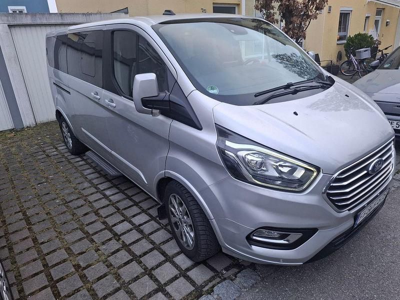 Gebraucht Ford Tourneo 131 PS (96 kW) 2019 Grau Van / Kleinbus