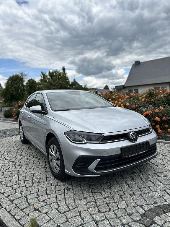 Silber Gebraucht 2024 VW Polo Life Limousine | 18.400 € (Fairer Preis) - Bild 1/4