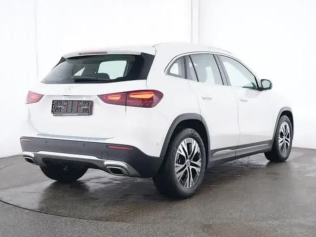 Gebraucht Mercedes GLA200 Advanced 163 PS (119 kW) 2024 Weiß SUV