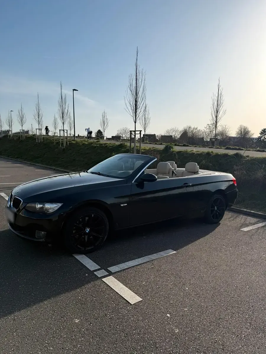Gebraucht BMW 320 Cabriolet 177 PS (130 kW) 2010 Schwarz Cabrio