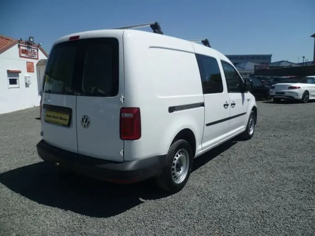 Używany VW Caddy Maxi 102 KM (75 kW) 2018 Biały Minivan