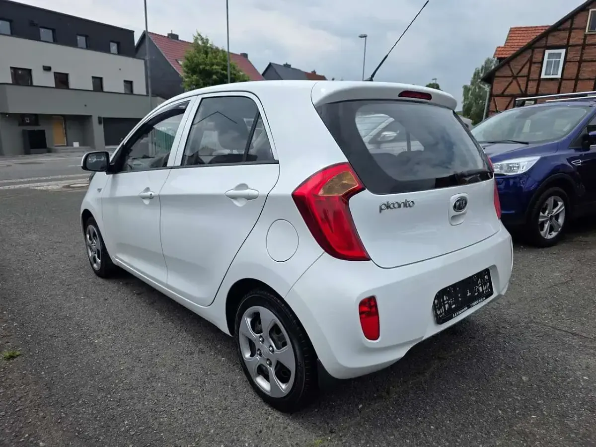 Gebraucht Kia Picanto Edition 7 69 PS (50 kW) 2012 Weiß Kleinwagen
