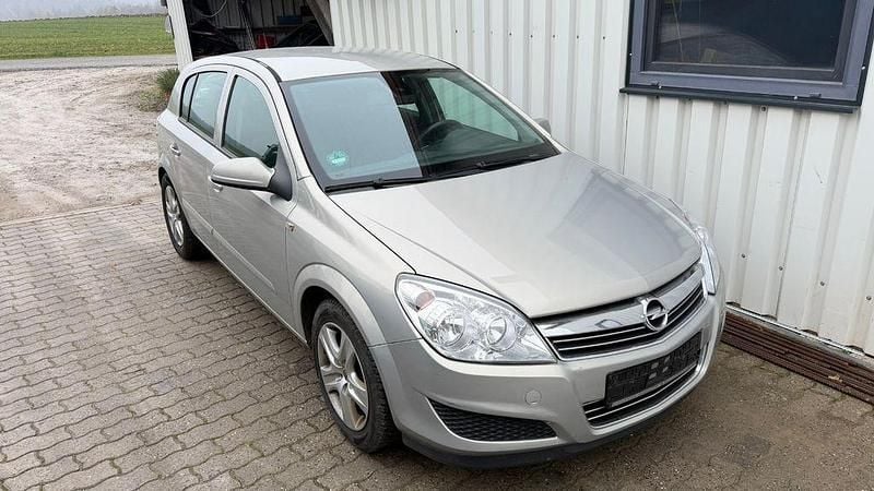 Braun Gebraucht 2008 Opel Astra Innovation Limousine | 1.790 € (Guter Preis) - Bild 1/4