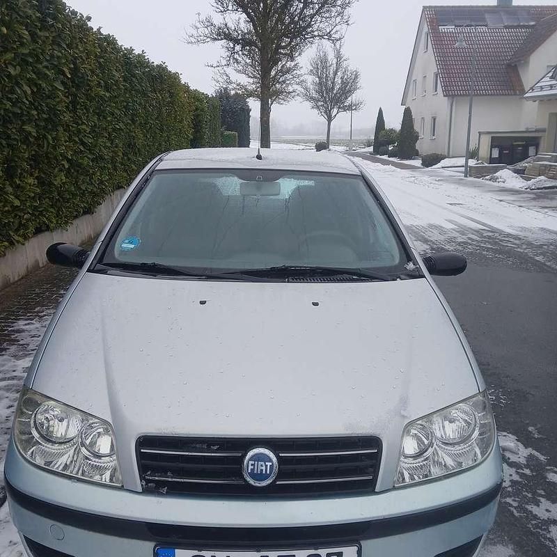 Silber Gebraucht 2004 Fiat Punto Active Limousine | 890 € (Guter Preis) - Bild 1/4