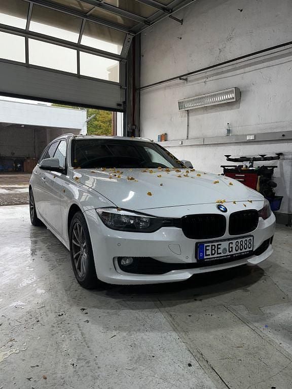 Weiß Gebraucht 2015 BMW 318 Kombi | 8.000 € (Guter Preis) - Bild 1/4