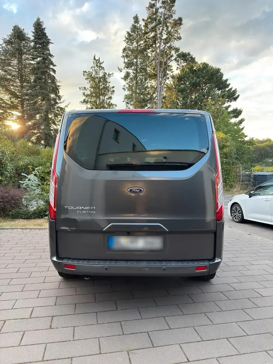 Gebraucht Ford Tourneo Custom Titanium 155 PS (114 kW) 2015 Grau Van