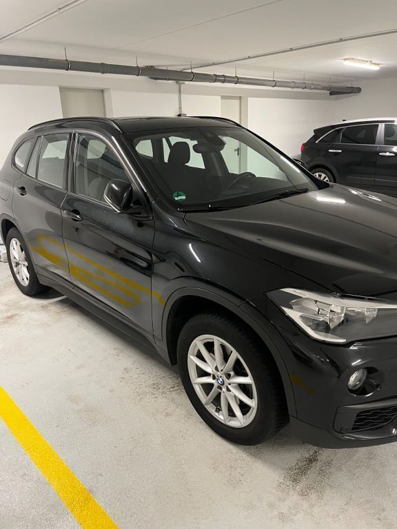 Schwarz Gebraucht 2017 BMW X1 Advantage SUV | 15.100 € (Fairer Preis) - Bild 1/4