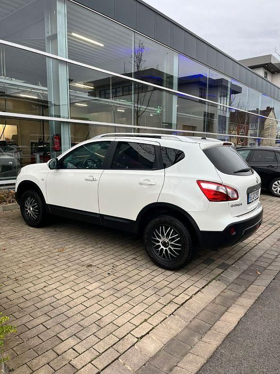 Weiß Gebraucht 2013 Nissan Qashqai Acenta SUV | 7.900 € (Fairer Preis) - Bild 1/4