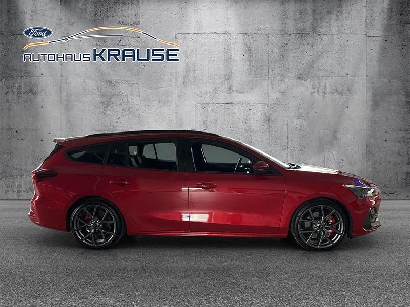 Neu Ford Focus ST 280 PS (205 kW) 2025 Fantastic red metallic Limousine