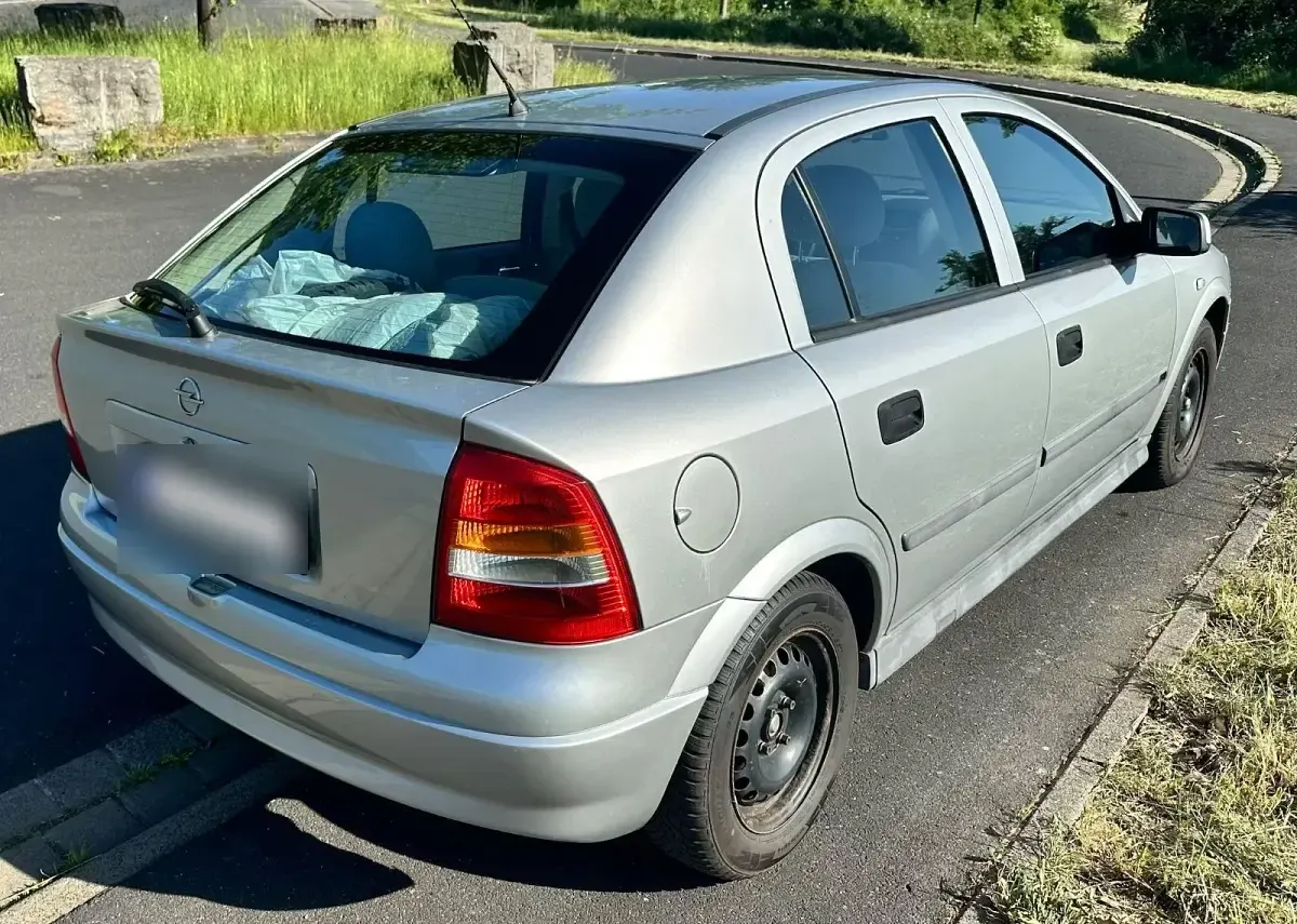 Gebraucht Opel Astra 101 PS (74 kW) 1999 Silber Limousine