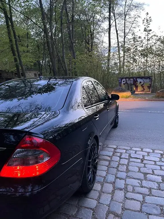 Gebraucht Mercedes E230 204 PS (150 kW) 2007 Schwarz Limousine