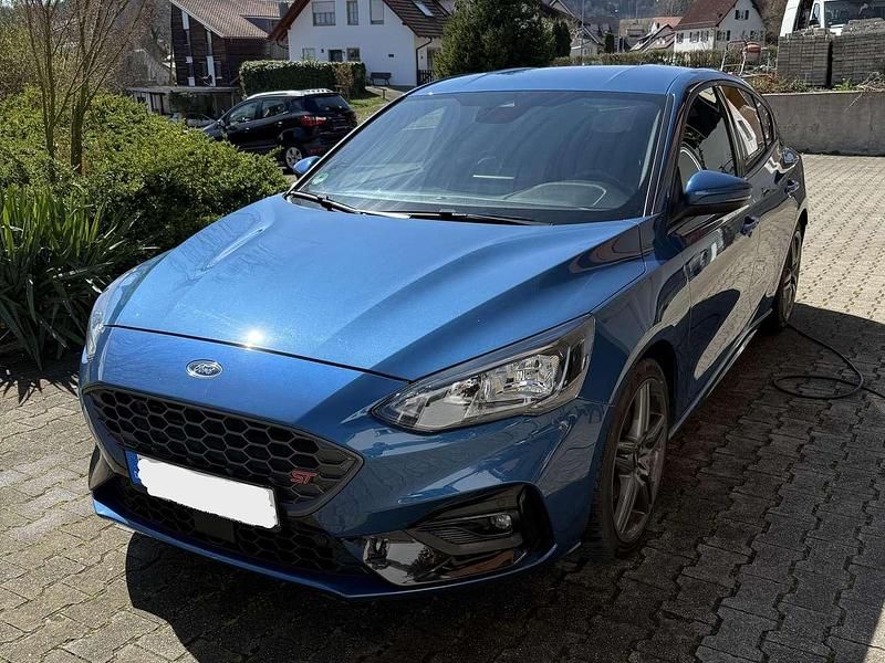 Blau Gebraucht 2020 Ford Focus S Limousine | 26.900 € (Teuer) - Bild 1/1