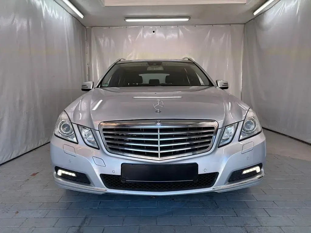 Gebraucht Mercedes E350 231 PS (169 kW) 2009 Silber Limousine