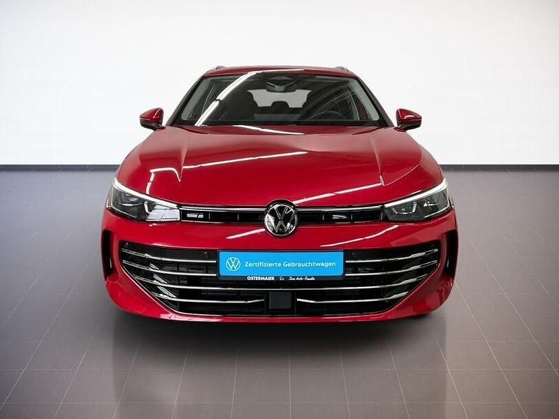 Gebraucht VW Passat Elegance 150 PS (110 kW) 2025 Rot Kombi