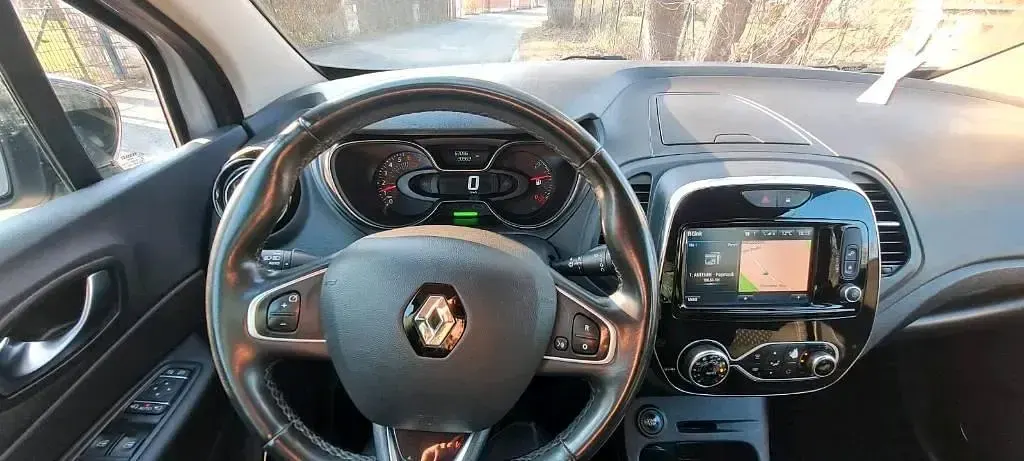 Używany Renault Captur 90 KM (66 kW) 2021 Szary SUV