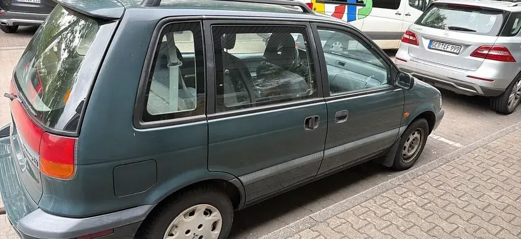 Gebraucht Mitsubishi Space Runner 122 PS (89 kW) 1997 Grün Van / Kleinbus