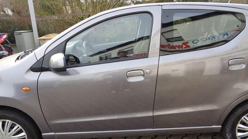 Gebraucht Nissan Pixo Acenta 68 PS (50 kW) 2012 Grau Kleinwagen