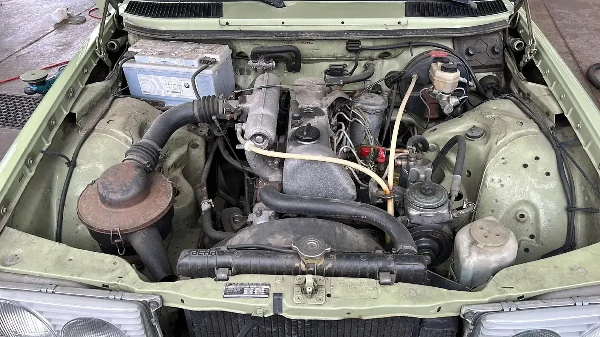Gebraucht Mercedes 240 65 PS (47 kW) 1977 Grün Limousine