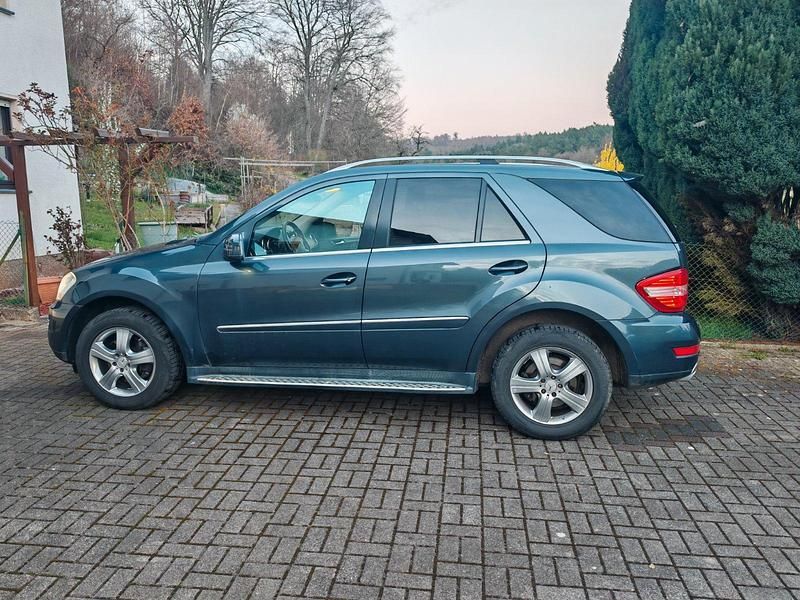Gebraucht Mercedes ML350 231 PS (169 kW) 2010 Grau SUV