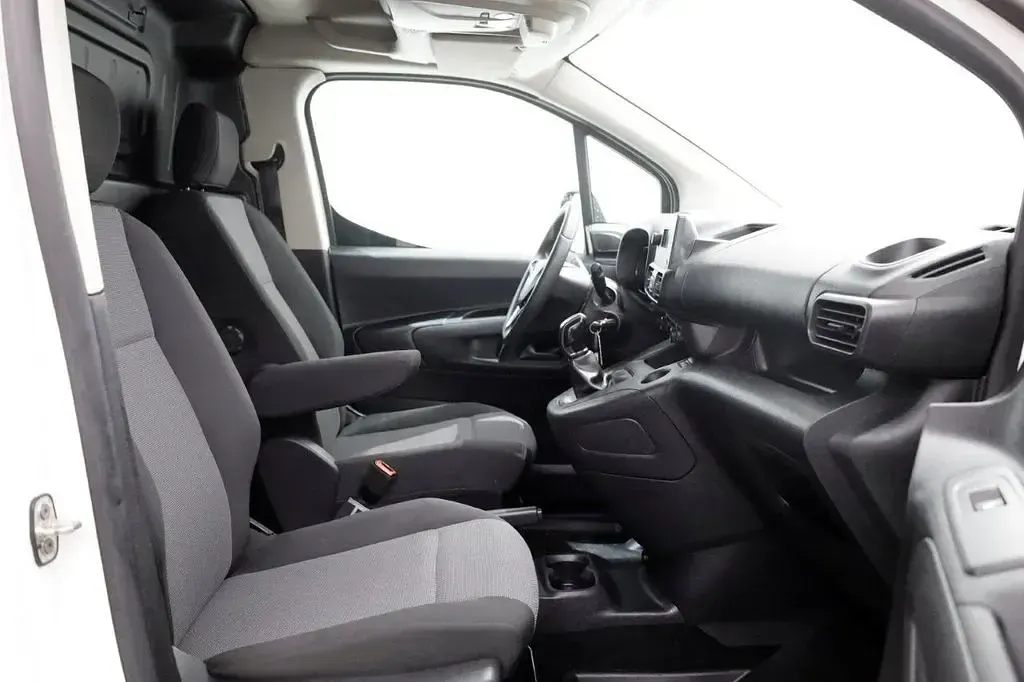 Gebraucht Opel Combo Edition 102 PS (75 kW) 2019 Weiß Van / Kleinbus