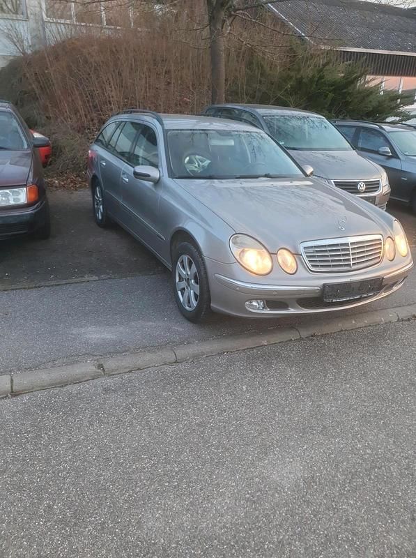 Gebraucht Mercedes E220 150 PS (110 kW) 2004 Grau Kombi