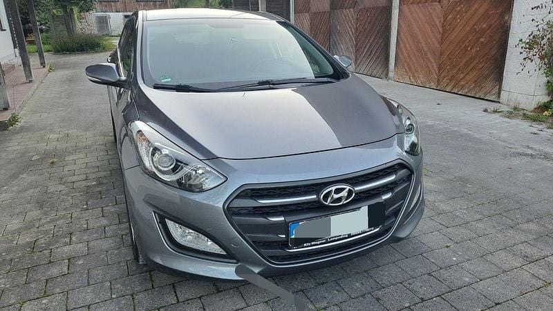 Silber Gebraucht 2015 Hyundai i30 Kombi | 6.800 € (Guter Preis) - Bild 1/4