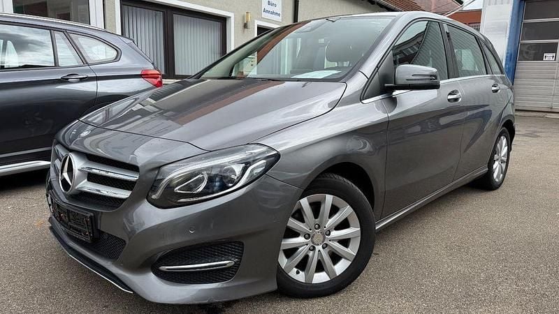 Grau Gebraucht 2015 Mercedes B200 Van / Kleinbus | 9.490 € (Fairer Preis) - Bild 1/4