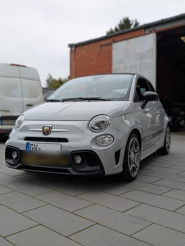 Grau Gebraucht 2018 Abarth 595C Cabrio | 15.890 € (Fairer Preis) - Bild 1/4