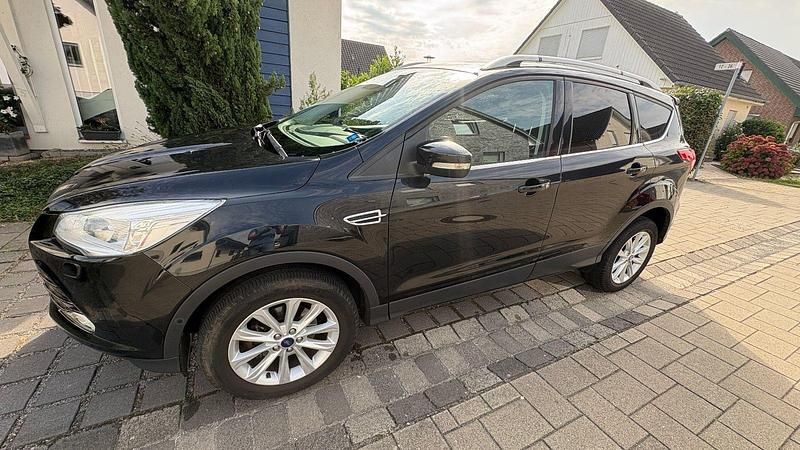 Schwarz Gebraucht 2015 Ford Kuga Titanium SUV | 8.475 € (Guter Preis) - Bild 1/4