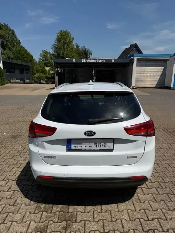 Gebraucht Kia Ceed DREAM-TEAM Edition 136 PS (100 kW) 2018 Weiß Kleinwagen