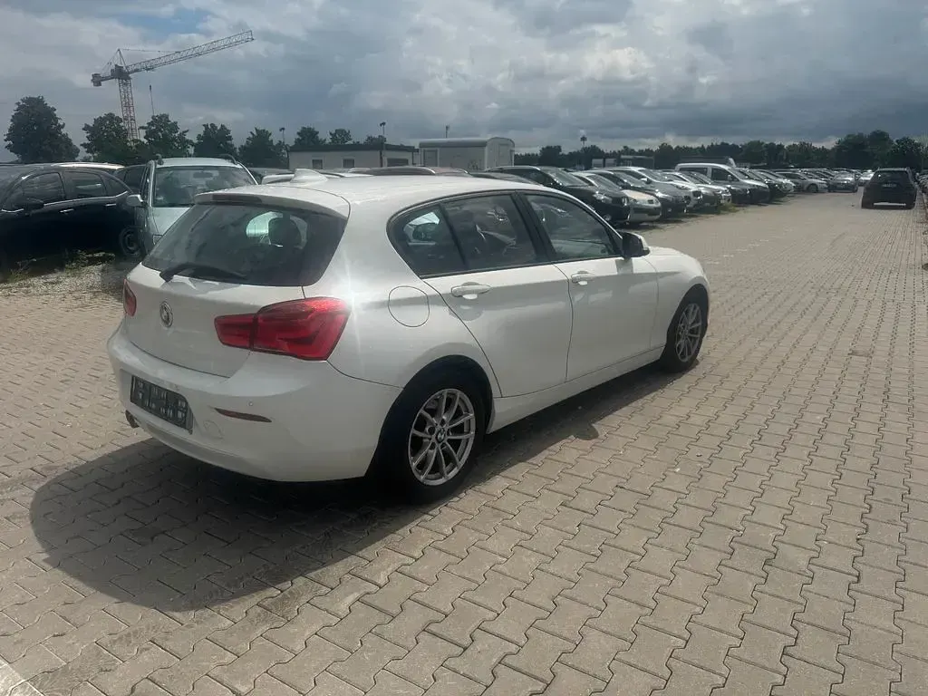 Gebraucht BMW 120 Advantage 190 PS (139 kW) 2016 Weiß Kleinwagen