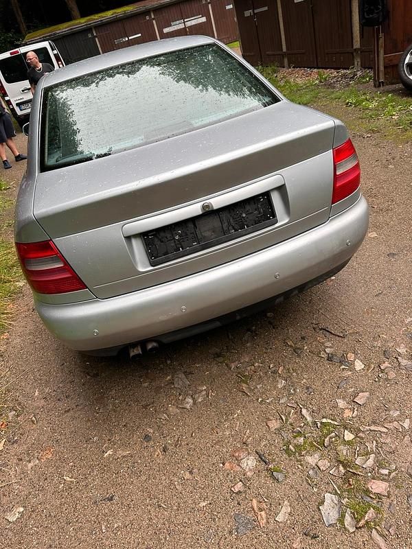 Silber Gebraucht 1997 Audi A4 Limousine | 1.400 € (Superpreis) - Bild 1/4