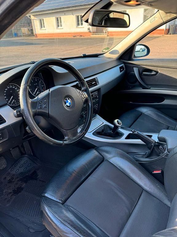 Gebraucht BMW 320 150 PS (110 kW) 2006 Silber Limousine