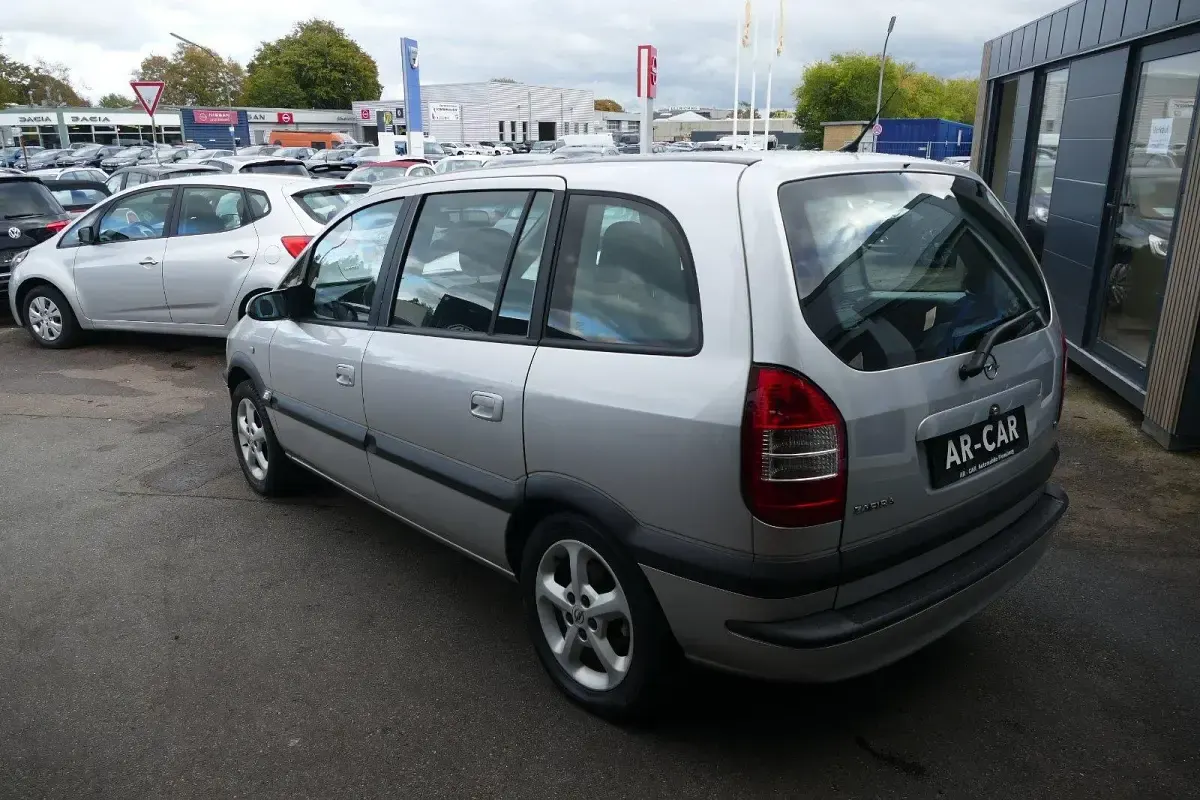 Gebraucht Opel Zafira Elegance 125 PS (91 kW) 2004 Silber Van / Kleinbus