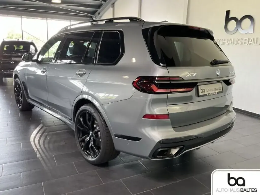 Gebraucht BMW X7 Sport Line 352 PS (258 kW) 2025 Skyscraper grau met. (metallic) SUV