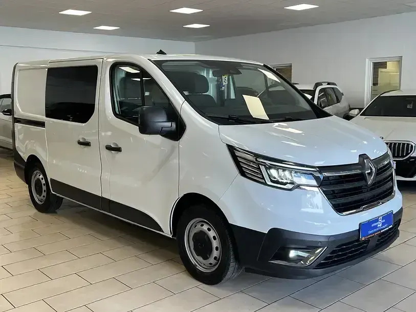 Gebraucht Renault Trafic Komfort 150 PS (110 kW) 2022 Weiß Van / Kleinbus