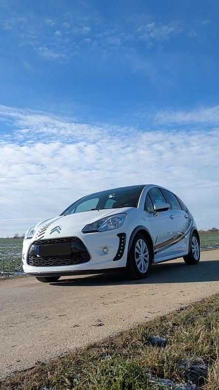Weiß Gebraucht 2011 Citroën C3 Kleinwagen | 3.200 € (Fairer Preis) - Bild 1/4