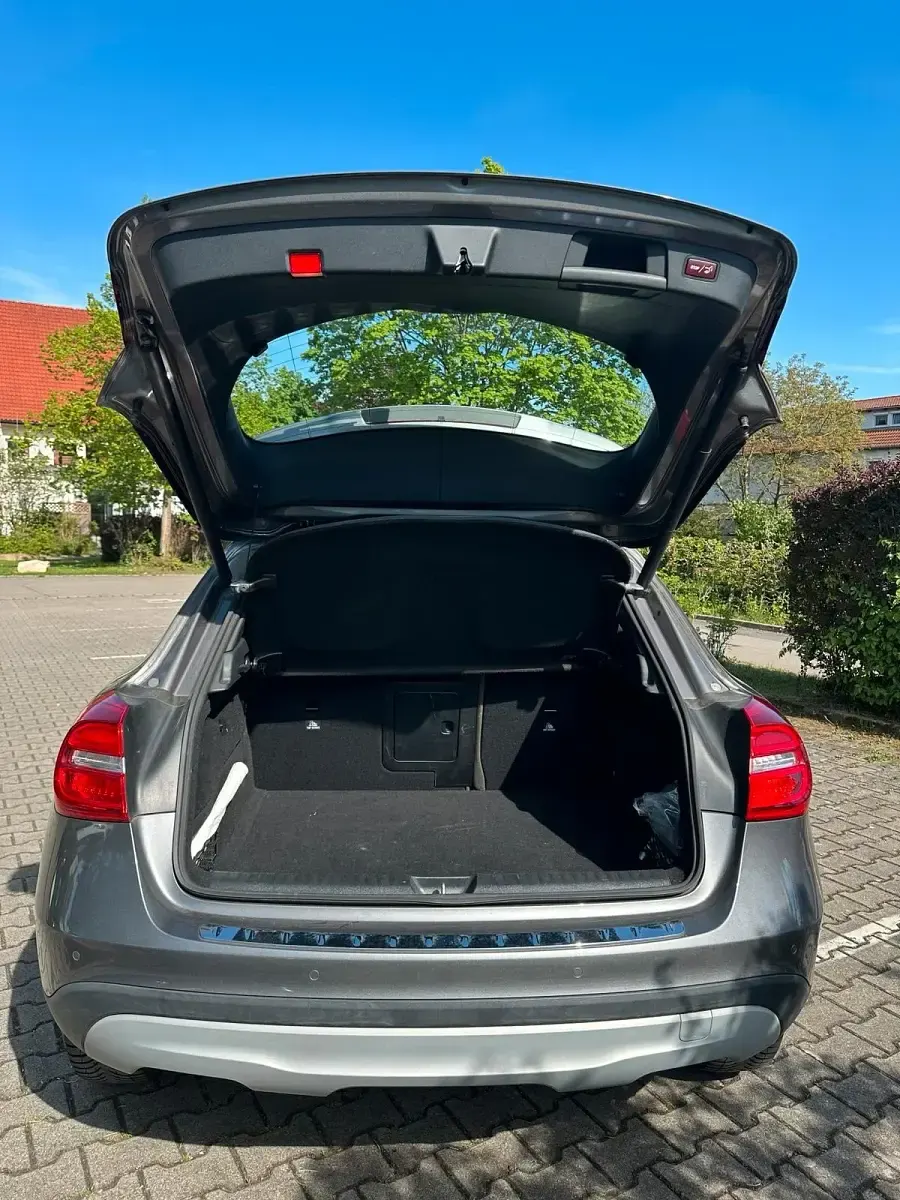 Gebraucht Mercedes GLA220 170 PS (125 kW) 2014 Grau SUV