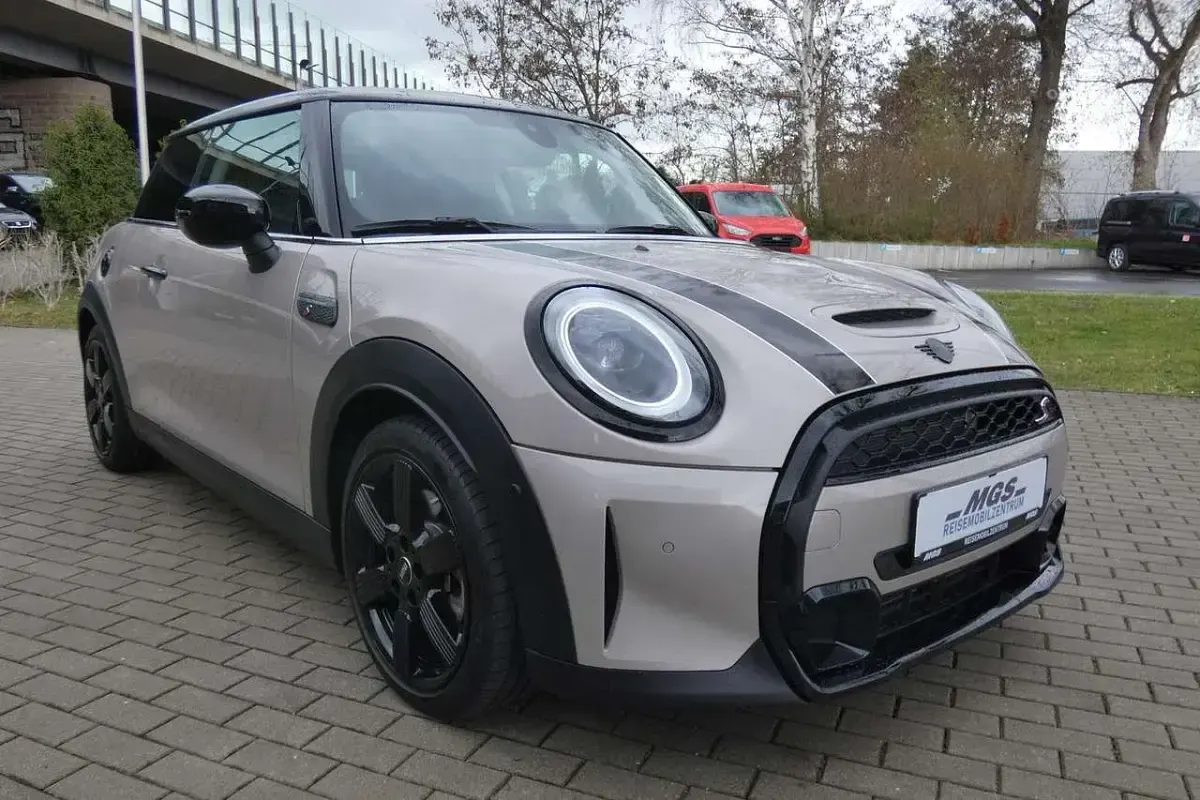 Gebraucht Mini Cooper S Premium 178 PS (130 kW) 2023 Rooftop grey metallic Kleinwagen