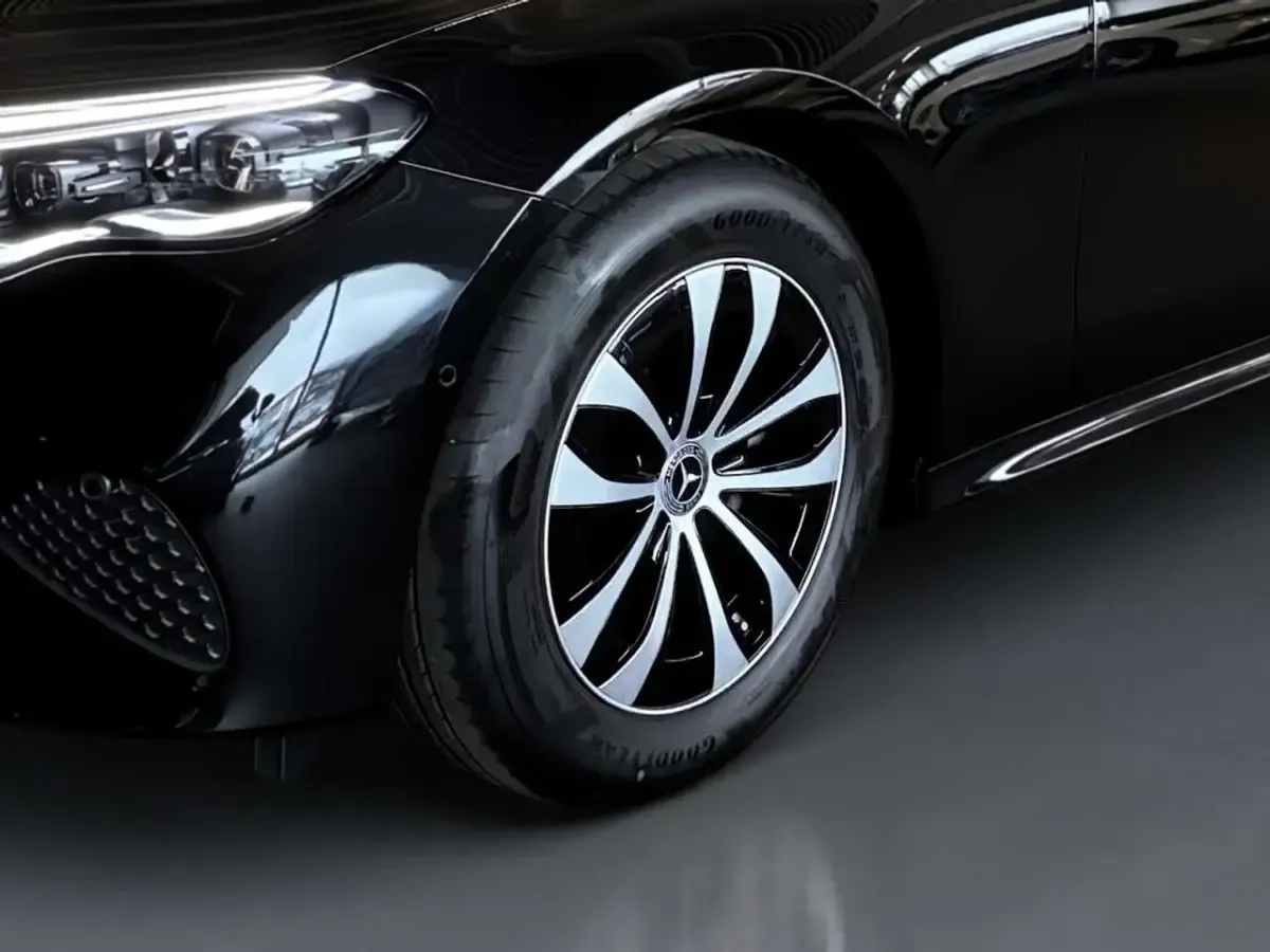 Usado Mercedes E220 Avantgarde 197 CV (144 kW) 2025 Negro Berlina