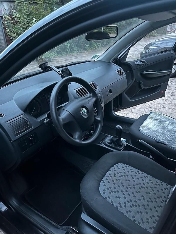 Schwarz Gebraucht 2006 Skoda Fabia Kleinwagen | 1.100 € (Guter Preis) - Bild 1/4