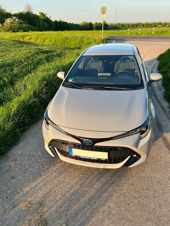 Grau Gebraucht 2019 Toyota Corolla Club Limousine | 18.999 € (Guter Preis) - Bild 1/4